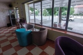 Potrebne radnice, Caffe Enigma, Zrenjanin