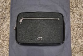 Odeća i obuća, Muški aksesoari, 250 €, Kozna torbica Cristian Dior, Korišćeno