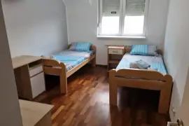 Izdajem stan na Altini kod hotela Bali, 78 m2, 78 m2, Beograd (Zemun)