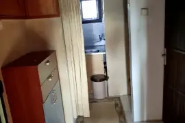 Izdaje se namešteno potkrovlje kuće od 30m² u Krnjači zaposlenom samcu, 30 m2, Beograd (Palilula)