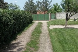 Avala, blizu megamarketa Koka Mar, 200 m2 , Ripanj