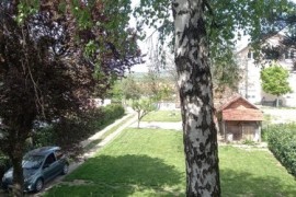 Avala, blizu megamarketa Koka Mar, 200 m2 , Ripanj
