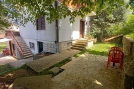 Avala, blizu megamarketa Koka Mar, 200 m2 , Ripanj