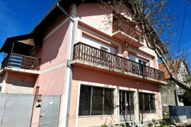 Kuća u Deču, opština Pećinci, Deč