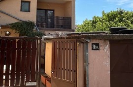 Sremska Mitrovica, prodajem porodičnu kuću u centru, Sremska Mitrovica