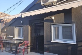 Stan sa velikom terasom, 65 m2, Prvomajska Zemun, 65 m², Beograd (Zemun)