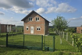 Prodajem vikendicu u Beski na Dunavu, Beška