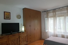 Izdajem renoviran 1.0 stan u Paviljonima, 35 m2., 35 m², Beograd (Novi Beograd)