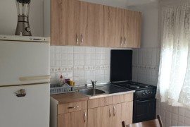 Izdajem renoviran 1.0 stan u Paviljonima, 35 m2., 35 m², Beograd (Novi Beograd)