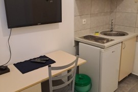 Zemun, naselje Nova Galenika, izdajem sobu za zaposlenu osobu