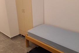Zemun, naselje Nova Galenika, izdajem sobu za zaposlenu osobu