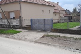 Prodajem dve kuce na jednom placu, Sremska Mitrovica