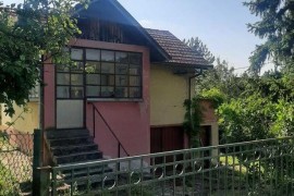 Brestovik-vikendica za renoviranje i vocnjak, Brestovik