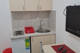 Zemun, Nova Galenika, izdajem sobu za zaposlenu osobu.