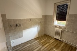 Prodajem stan u Sremcici-Tomasa Edisona, Sremčica