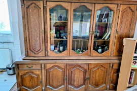Velika drvena vitrina sa komodom – klasičan stil, Čačak