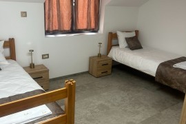 Izdajem sobe u Borči - hostelski tip smeštaja, 20 m², Beograd