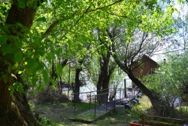 Prodajem splav u Ostružnici na odličnoj lokaciji