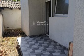 Borča, JNA – 2,5s stan 49m² + dvorište 30m², prizemlje, novogradnja, Borča