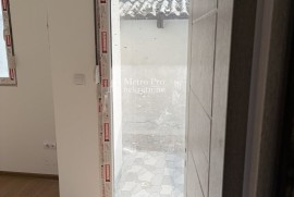 Borča, JNA – 2,5s stan 49m² + dvorište 30m², prizemlje, novogradnja, Borča
