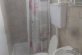 Smestaj za terenske radnike u dvokrevetnim i trokrevetnim sobama