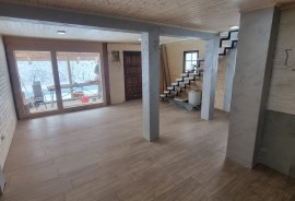 Zlatibor, drvena kuca sa bazenom na prodaju 96 m2 na placu od 5,5 ari, Zlatibor